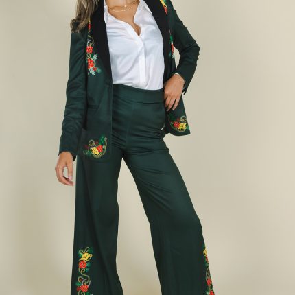 Lady's fashionable suit set with green embroidered patterns